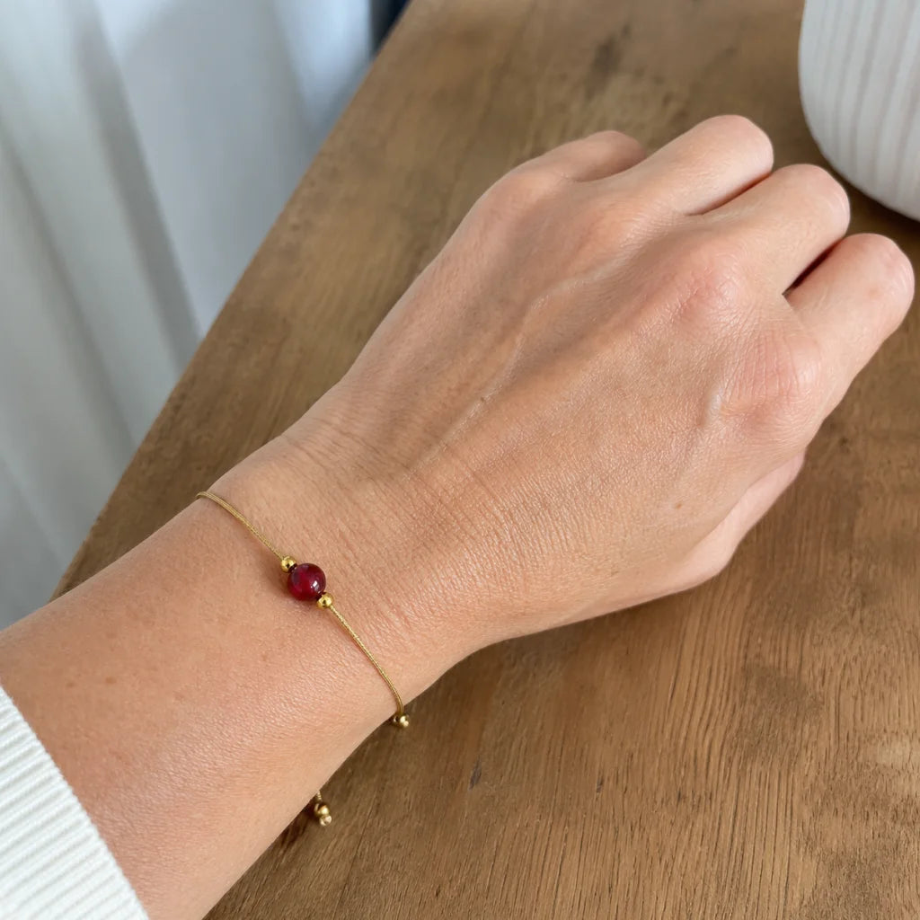 Karneol Energie-Armband – Naturband – getragen Detail