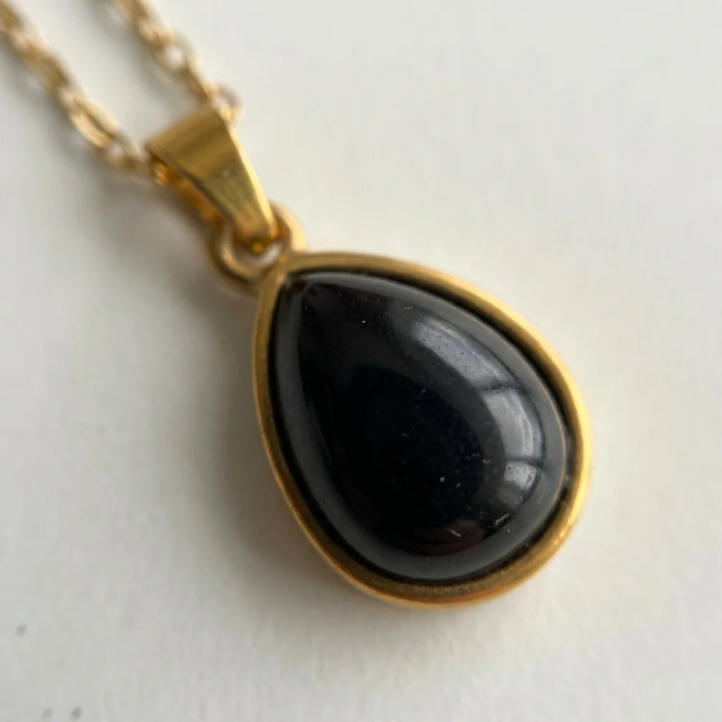 Obsidian Schutz-Anhänger – Gold – Detail