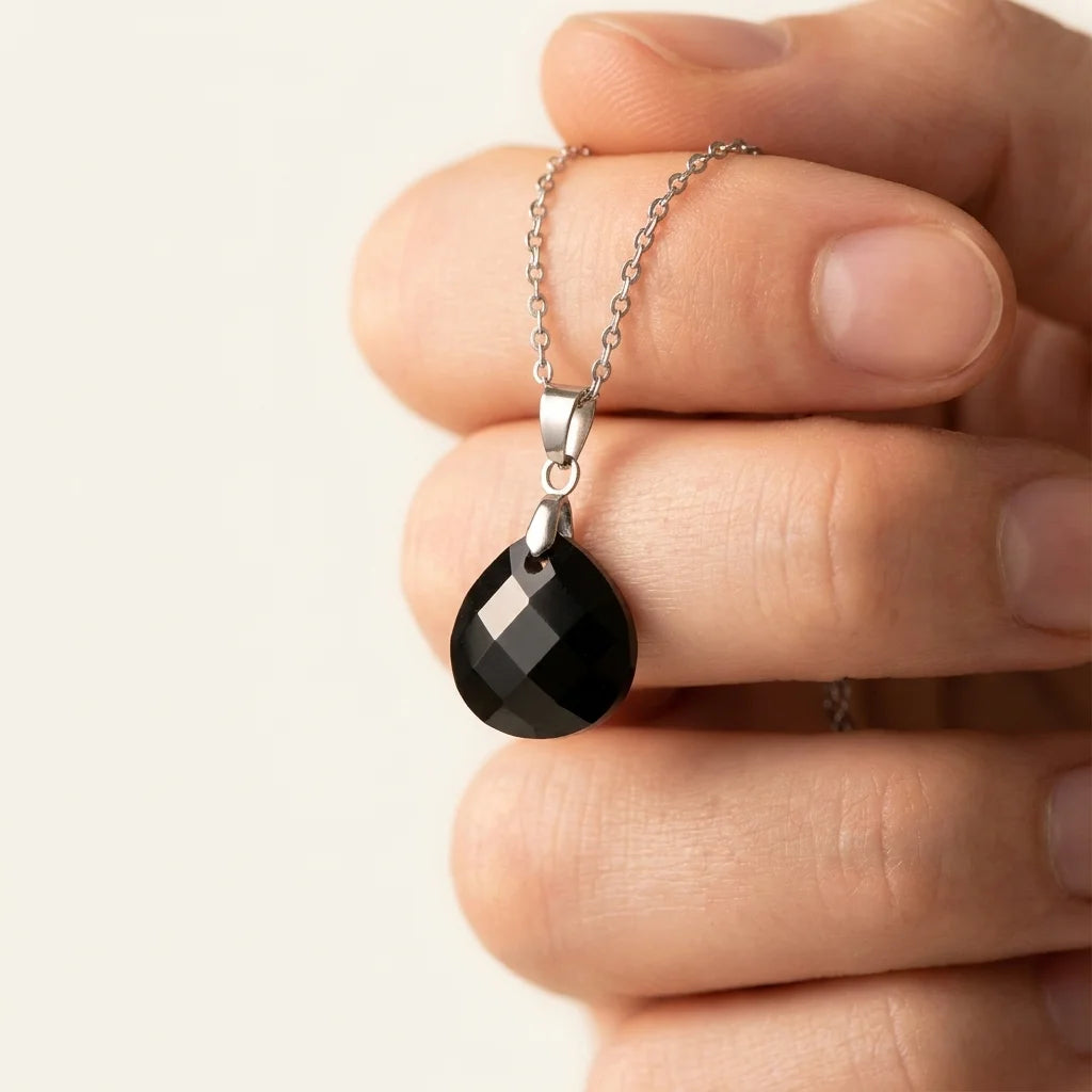 Obsidian Schutz-Tropfen – Silber – getragen